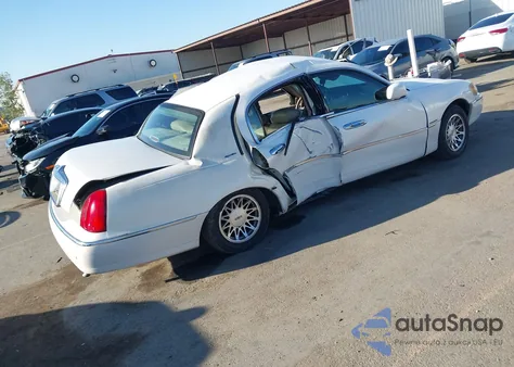 2000 Lincoln Town Car Signature from USA, damaged, VIN 1LNHM82W6YY899902